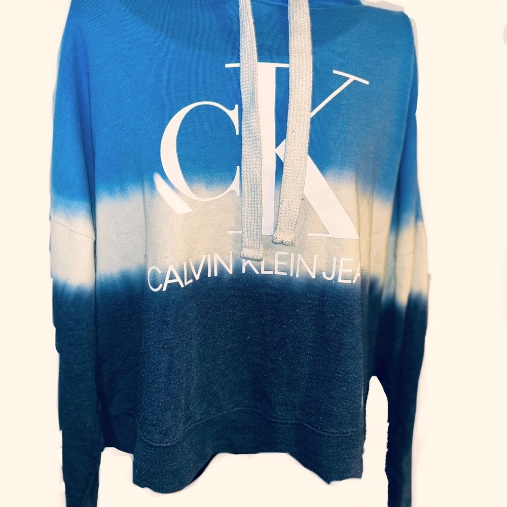 Calvin Klein medium size blue ombré sweatshirt oversized cropped